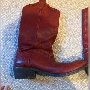 Frye Carson Pull On Boots in Burnt Red size 9